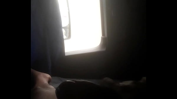 Caminhoneiro batendo uma