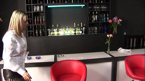 Nonton Blondes Sharon Pink & Wendy Wonders Entranced By Slutty Lesbian Dildo Play thumbnail