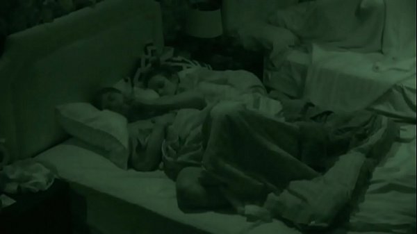 BB19 USA Matt_and Raven Handjob 2
