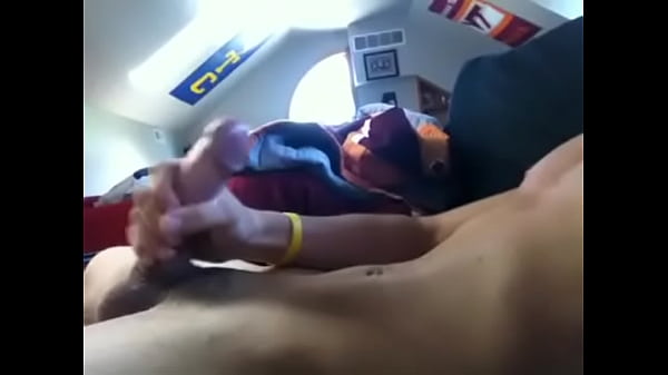 Dotado se punhetando amador