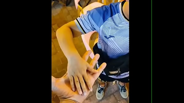 Massive hand vs tiny hands 