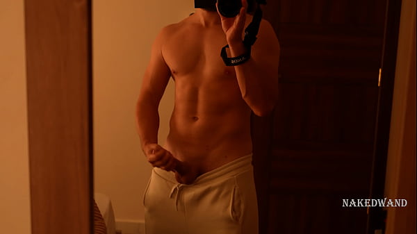 Play MP4 - Muscular guy couldn't pass by the mirror without jerking off