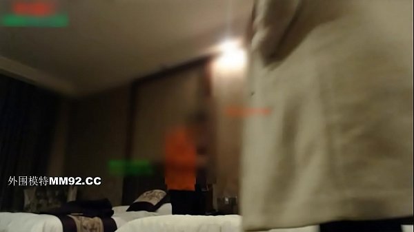 喷血推荐真实自拍26 约96年校花美女同学出来唱歌 玩嗨后一起到酒店开房 狠狠爆插到底_撕裂般的嚎叫用手捂住嘴