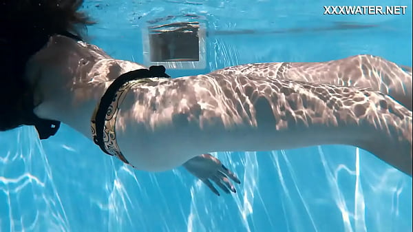 Play MP4 - Sensational Hungarian Babe in Poolside Swim Session