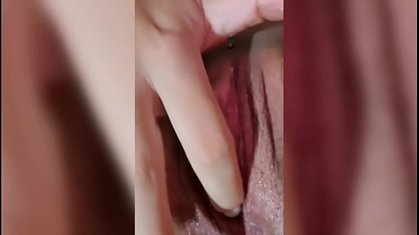 Rangel carlos enfiando o dedinho na bucetinha molhada