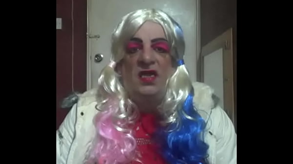 bisexual crossdresser loves pissing 