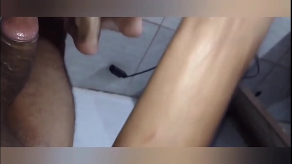 Play MP4 - Comedor que meu marido arrumou pra mim meteu o punho dentro de mim