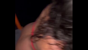 Casada brasileira chifradeira, fez o corno manso levar ela na balada e escolheu o macho pauzudo para arrebentar a buceta dela e fez o corno filmar tudo.