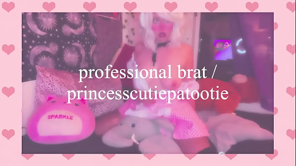 princesscutiepatootie humps pillow and shows off beautiful tits on live webcam