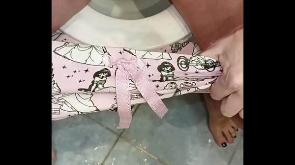 Nonton I Can't Believe I Made Such A Pee Mess! thumbnail