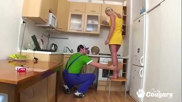 Milf gets humped by young boy 