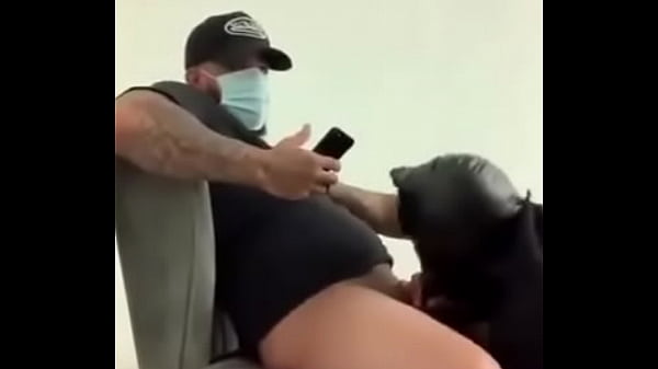 Mamandole la pinga a barbero de Larco