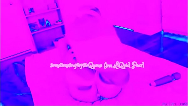 Hotn wet paint in her pantys 