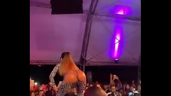 Play MP4 - Anitta vazou 2021 - peladinha em show whatsapp