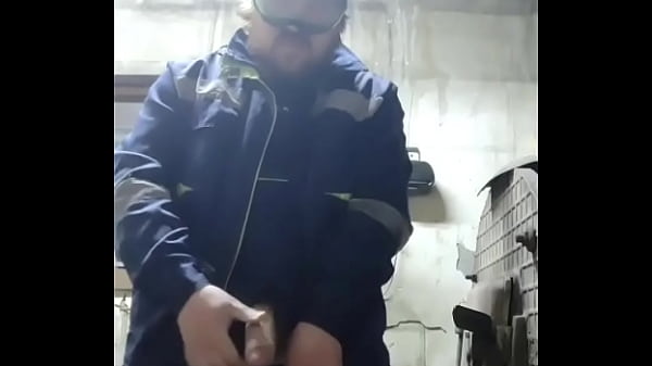 гей рабочий устроил секс-шоу для своих подписчиков! 