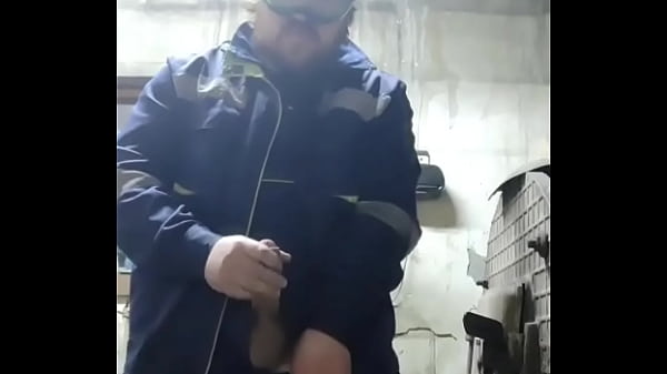 A gay worker staged a sex show for his subscribers!