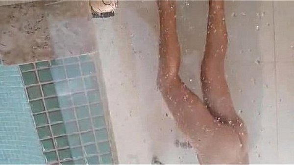 Esposa tomando banho 