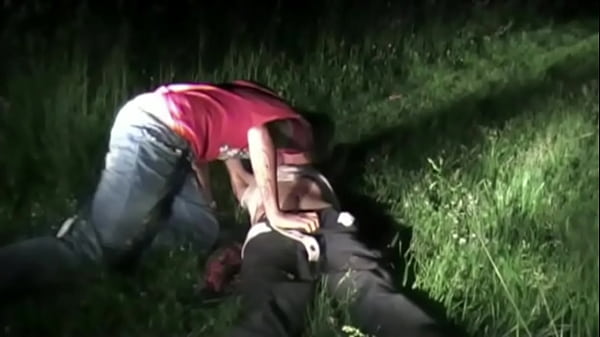 Bais&eacute; Par Son Pote Bourr&eacute; En Pleine Nuit thumbnail