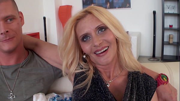 Mature_Housewife Scarlet Mika Gets Impregnated_By A Black Stud_DTW2743