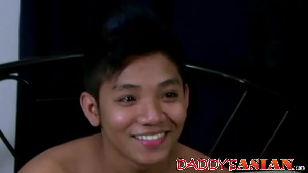 Play MP4 - Young Kaiser gives up Asian feet to barebacking Daddy