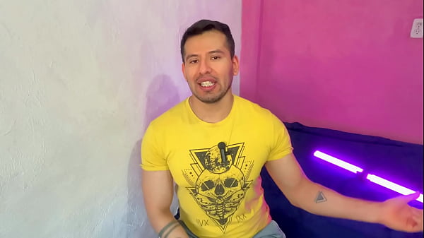 Profesor y alumno universitario se dan sexo oral en el carro del profesor! Relato sexual