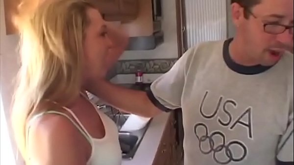 Play MP4 - She stands in the dessert and stop a bus - she stand inside the bus and she can&DiacriticalAcute;t stop what happens