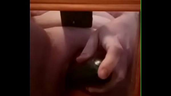 Nonton Masturbating With Courgette thumbnail