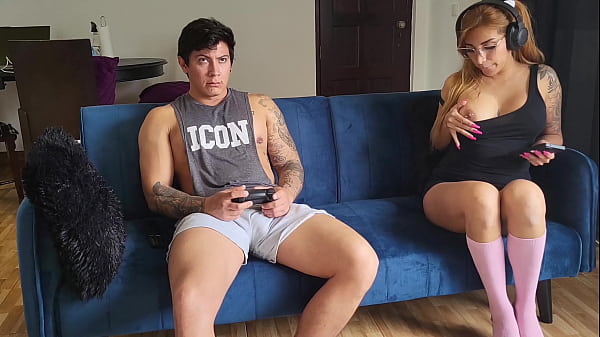 Play MP4 - My cuckold girlfriend's sister gives me a blowjob while she masturbates