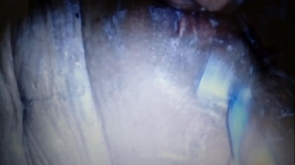 Ela ta deixando bem raspadinha essa safada 