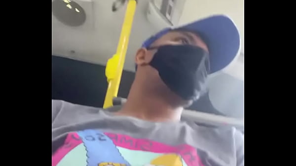 Fiquei de pau duro dentro &ocirc;nibus 