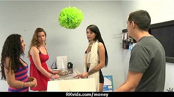 Nonton Amateur Teens Love Money 15 thumbnail