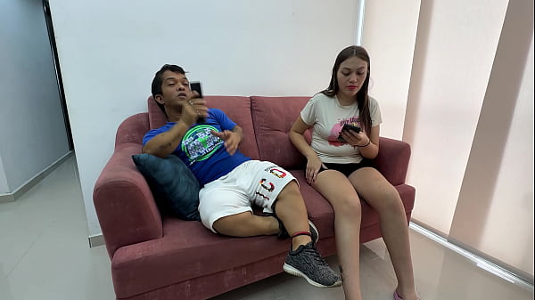 Nonton Observo A Mi Latina Hermanastra Duchandose Y Aprovecho Para Holer Sus Pantis Para Ponerme Muy Cachondo Y Poderla Follar Muy Duro Y Rico Y Terminar Corri&eacute;ndome En Su Apretado Culo Rico thumbnail