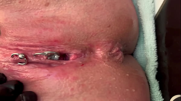 Pierced clit hard rubbing in latex gloves and hard stream pee 