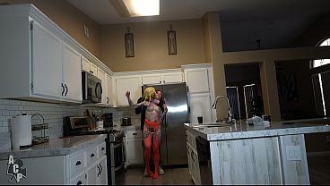 Petite street walker meets strange man & she gives it up quickly