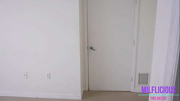 Nonton I Love Milf Panties Blowjob thumbnail