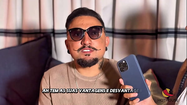 Entrevistei um an&atilde;o e ele comeu as 3 bucetinhas de toda a equipe e gozou na cara da apresentadora completo no sheer red 