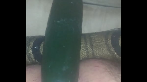 Sacandome leche con un pepino