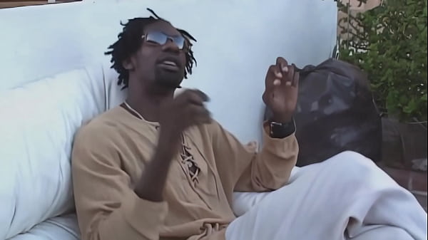 Nonton A Petite Chocolate Babe Tries Her Hand At A Giant Black Dick thumbnail