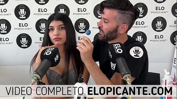 JOVENCITA ARGENTINA JUEGA CON EL CHUPETIN COMO SI FUERA UNA VERGA 