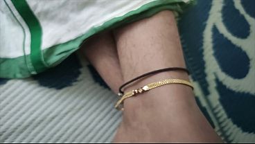 Nonton Mallu Wife&rsquo;s Navel Biscuit Lick &ndash; Hot Bra Dhoti Romance Turns Wild thumbnail