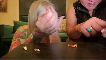 Giantess snack hunters conquer tiny civilization