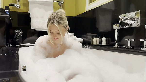 Incredible Hard Fuck In The Bath Tub thumbnail
