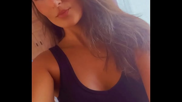 Nonton Tenue Du Soir thumbnail