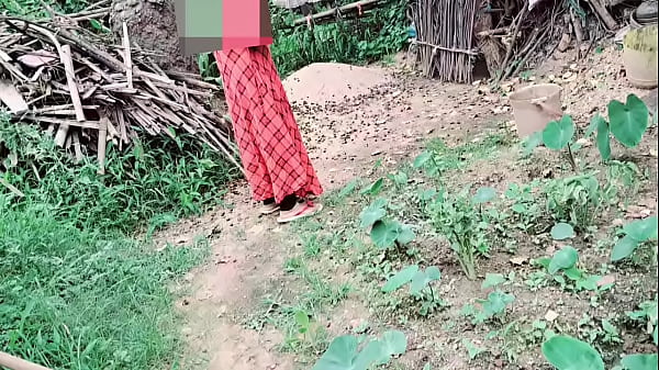 Play MP4 - Slim sexy girl cleaning the house and fucked hard by the house owner