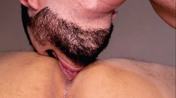 Revezando em meter e chupar o cu do passivo 