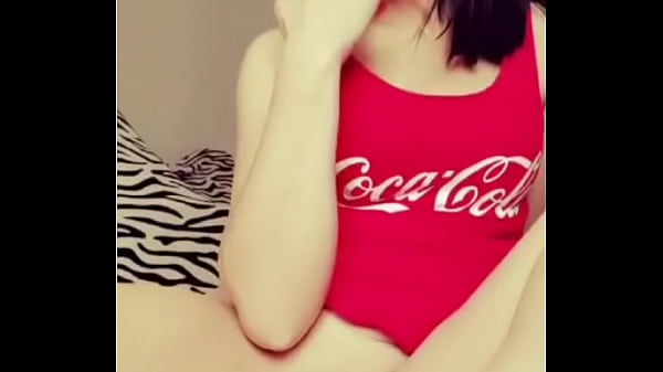 Beatutiful latina fingering_her wet_pussy