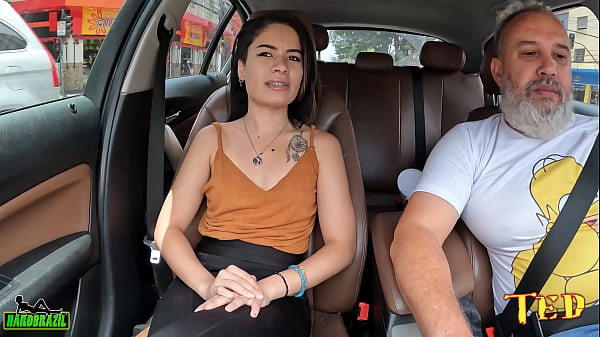 Kel aguiar acabou de entrar no mundo adulto e veio para na carona