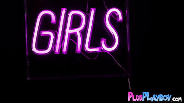 Nonton Sexy Latin Girl Sexy Posing Session After Hot Striptease thumbnail