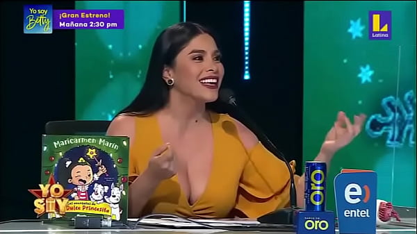 Maricarmen Mar&iacute;n ense&ntilde;ando sus ricas, deliciosas y grandes tetas 