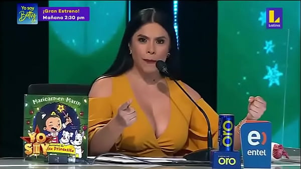 Maricarmen Mar&iacute;n Ense&ntilde;ando Sus Ricas, Deliciosas Y Grandes Tetas thumbnail